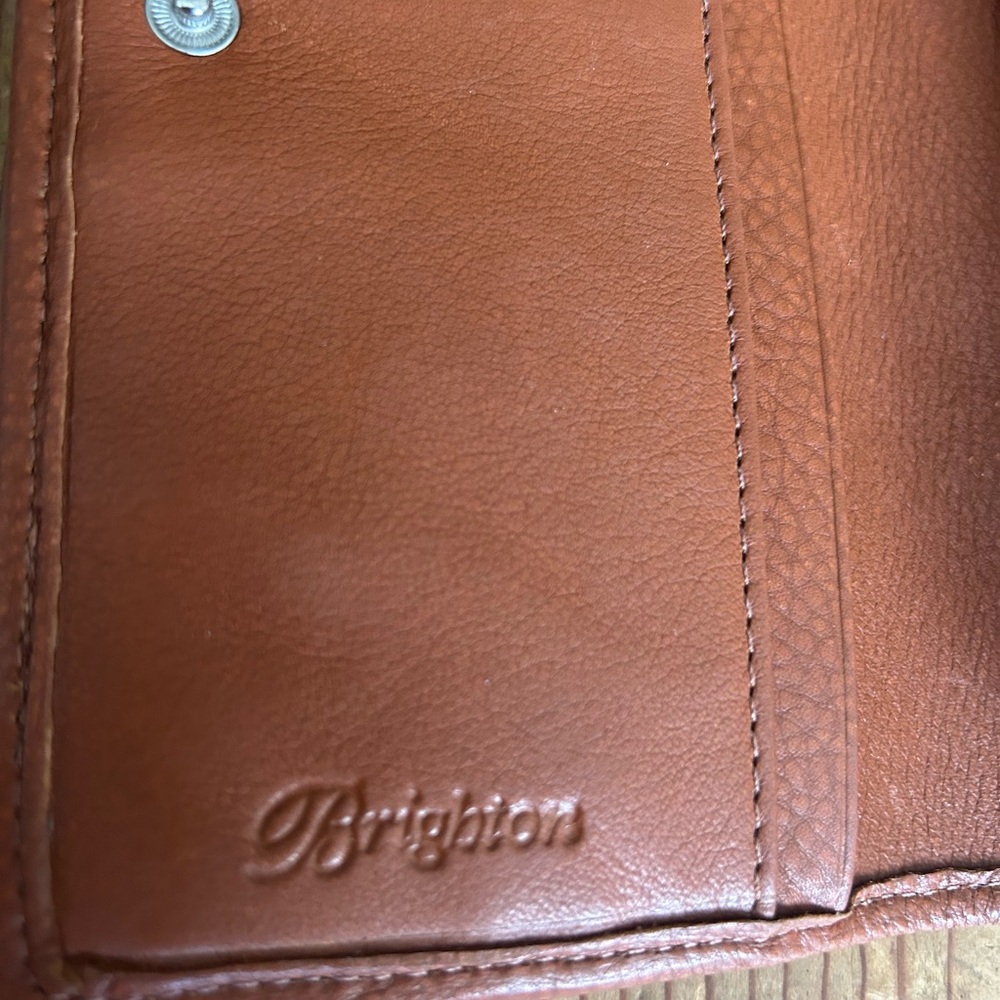 Brighton white and brown leather wallet - Picture 5 of 5